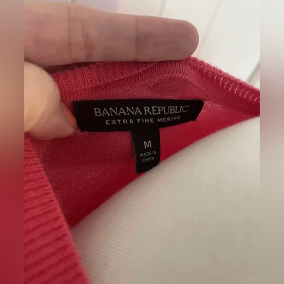 Banana Republic Extra Fine Merino Wool Pink Top Size Medium - Picture 2 of 4